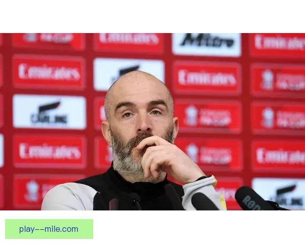 斯特林在切尔西迟迟找不到巅峰状态最终被外租离队的无奈赛季回顾